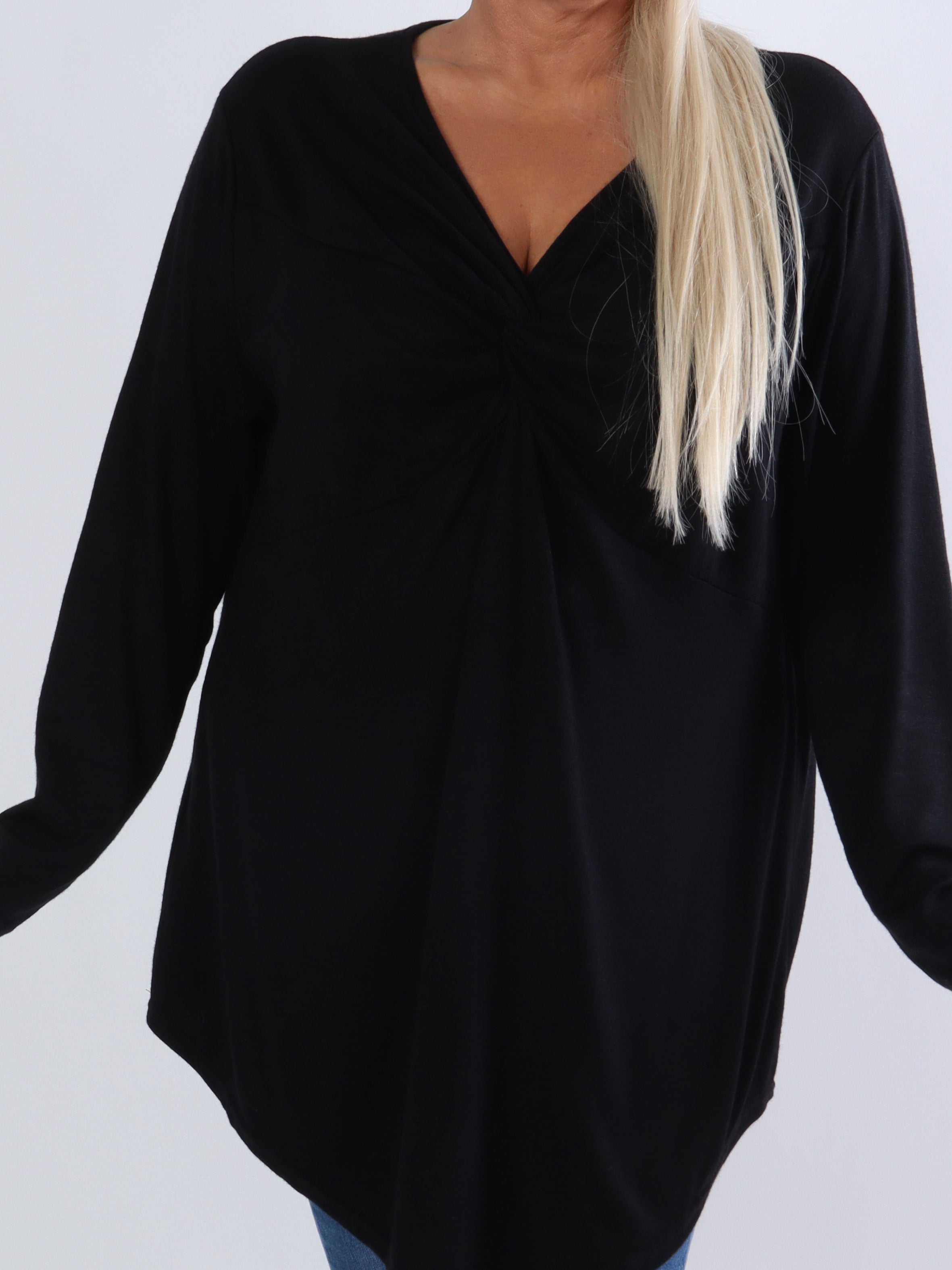 Linn - Blød plus size bluse med knude på brystet